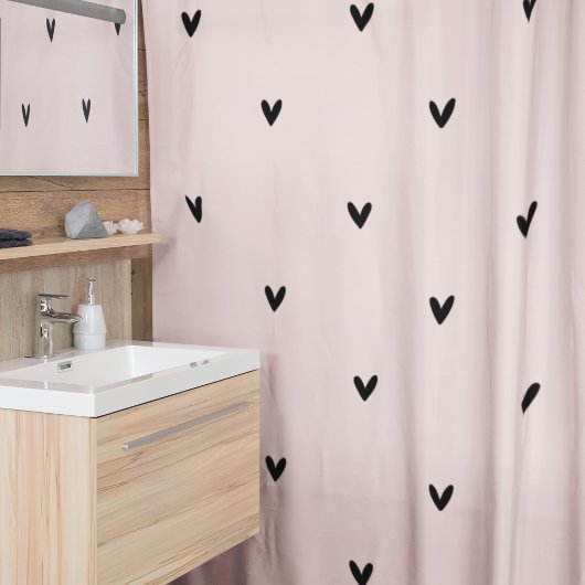 Modernes, pastellrosa und schwarzes Herzmuster Duschvorhang