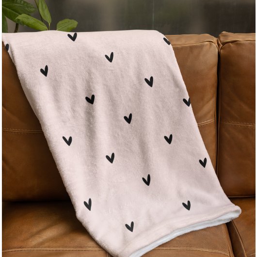 Modernes, pastellrosa und schwarzes Herzmuster Fleecedecke