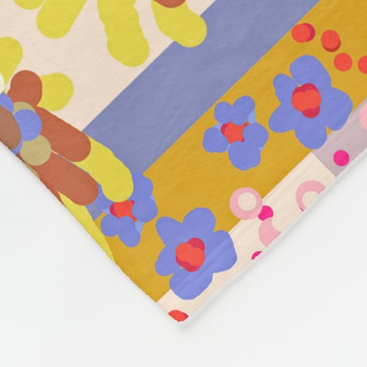 Modernes Patchwork Daisy Blume auf Periwinkle Fleecedecke (Ecke)