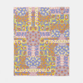 Modernes Patchwork Daisy Blume auf Periwinkle Fleecedecke (Vorderseite)