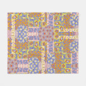 Modernes Patchwork Daisy Blume auf Periwinkle Fleecedecke (Vorderseite (Horizontal))