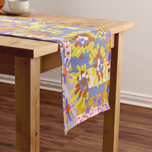Modernes Patchwork Daisy Blume auf Periwinkle Kurzer Tischläufer (Beispiel)