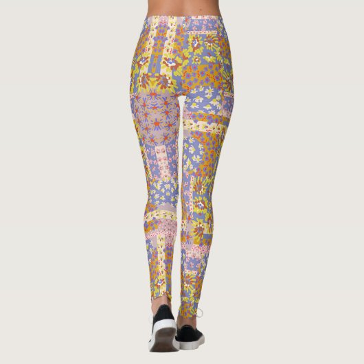 Modernes Patchwork Daisy Blume auf Periwinkle Leggings (Rückseite)