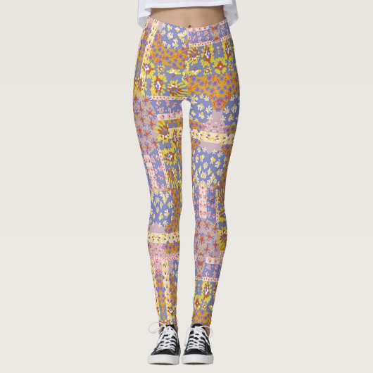 Modernes Patchwork Daisy Blume auf Periwinkle Leggings (Vorderseite)