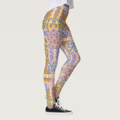 Modernes Patchwork Daisy Blume auf Periwinkle Leggings (Rechts)