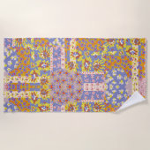 Modernes Patchwork Daisy Blume auf Periwinkle Strandtuch (Vorderseite)