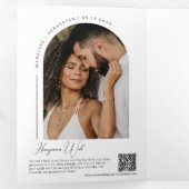 Modernes Peach Boho Arch Foto QR Code Hochzeit Dreifach Gefaltete Einladung (Innen Erste Seite)