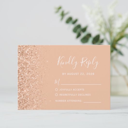 Modernes Peach Imitats Glitzer Edge Wedding RSVP (Stehend Vorderseite)