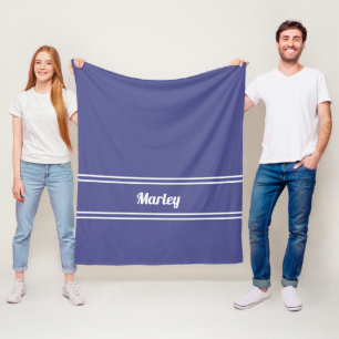 Modernes Periwinkle Blue Minimal Name Monogram Nie Fleecedecke