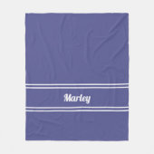 Modernes Periwinkle Blue Minimal Name Monogram Nie Fleecedecke (Vorderseite)