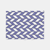 Modernes Periwinkle Herringbone Zickzack Muster Fleecedecke (Vorderseite (Horizontal))