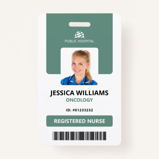 Modernes Personal im Krankenhaus mit Personalauswe Ausweis (Vorderseite)
