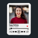 Modernes Personalisiert Happy Birthday Foto Magnet<br><div class="desc">Dieses personalisierte Song-Playlist Geburtstagsdesign kann mit Ihrer eigenen Nachricht an Ihren Ehemann, Ihre Ehefrau, Freund, Freundin, Mutter, Vater, Bruder, Schwester, Familie oder Freunde angepasst werden. Dazu können Sie das Wort "Geburtstag glücklich" durch Ihr eigenes kurzes, individuelles Wort/Zitat ersetzen. Der Name kann auch auf Ihren eigenen individuelle Name geändert werden. Sie...</div>