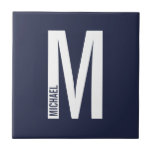 Modernes Personalisiertes Fettmonogramm und Name Fliese<br><div class="desc">Modernes Monogram Design mit personalisiertem Monogramm-Buchstaben "M" und Namen im modernen fett formatierten Sans Serif Schriftart Stil.</div>