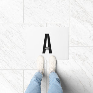 Modernes Personalisiertes Fettmonogramm und Name Fußmatte