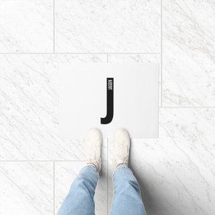 Modernes Personalisiertes Fettmonogramm und Name Fußmatte