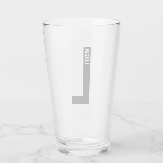 Modernes Personalisiertes Fettmonogramm und Name Glas (Rückseite)