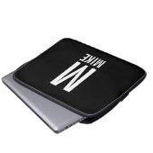 Modernes Personalisiertes Fettmonogramm und Name Laptopschutzhülle (Vorne Knopf)
