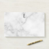 Modernes Personalisiertes Fettmonogramm und Name Post-it Klebezettel (Auf Schreibtisch)