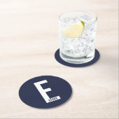 Modernes Personalisiertes Fettmonogramm und Name Runder Pappuntersetzer (Vor Ort)