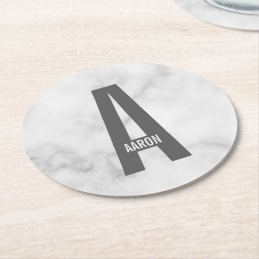 Modernes Personalisiertes Fettmonogramm und Name Runder Pappuntersetzer (Angewinkelt)