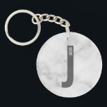 Modernes Personalisiertes Fettmonogramm und Name Schlüsselanhänger<br><div class="desc">Modernes Monogram Design mit personalisiertem Monogramm Buchstaben "J" und Namen im modernen fett formatierten Sans Serif Schriftart Stil. Perfektes Geschenk für ihn,  Vatertagsgeschenk,  Trauzeuge Geschenk und vieles mehr. Bitte beachten Sie: Die Marmordetails werden im Kunstwerk simuliert. Bei der Herstellung dieses Produktes wird kein Marmor verwendet</div>