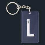 Modernes Personalisiertes Fettmonogramm und Name Schlüsselanhänger<br><div class="desc">Modernes Monogram Design mit personalisiertem Monogramm-Buchstaben "L" und Namen im modernen fett formatierten Sans Serif Schriftart Stil. Perfektes Geschenk für ihn,  Vatertagsgeschenk,  Trauzeuge Geschenk und vieles mehr.</div>