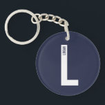Modernes Personalisiertes Fettmonogramm und Name Schlüsselanhänger<br><div class="desc">Modernes Monogram Design mit personalisiertem Monogramm-Buchstaben "L" und Namen im modernen fett formatierten Sans Serif Schriftart Stil. Perfektes Geschenk für ihn,  Vatertagsgeschenk,  Trauzeuge Geschenk und vieles mehr.</div>