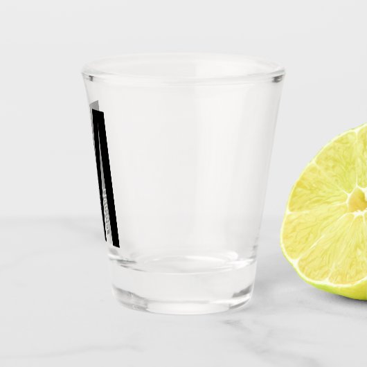 Modernes Personalisiertes Fettmonogramm und Name Schnapsglas (Rechts)