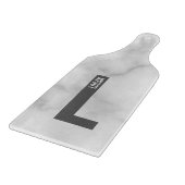 Modernes Personalisiertes Fettmonogramm und Name Schneidebrett (Ecke)
