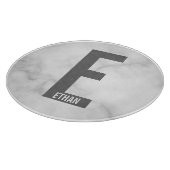 Modernes Personalisiertes Fettmonogramm und Name Schneidebrett (Ecke)