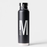 Modernes Personalisiertes Fettmonogramm und Name Trinkflasche<br><div class="desc">Modernes Monogram Design mit personalisiertem Monogramm-Buchstaben "M" und Namen im modernen fett formatierten Sans Serif Schriftart Stil. Perfektes Geschenk für ihn,  Vatertag Geschenk und mehr.</div>