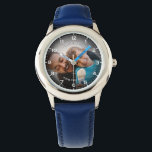 Modernes Personalisiertes Foto und maßgeschneidert Armbanduhr<br><div class="desc">Die Armbanduhr dieses kleinen Jungen zeichnet sich durch ein herzliches und personalisiertes Foto-Design aus, das sich perfekt eignet, um hochgeschätzte Erinnerungen zu feiern. Das Uhrengesicht zeigt das von einer klassischen numerischen Anordnung umgebene Bild und macht es den Kindern leicht, die Zeit zu lesen, während sie einen geliebten Augenblick nah behalte....</div>