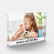 Modernes personalisiertes Kind und Hund