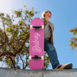 Modernes, Personalisiertes Monogramm mit Hot Pink  Skateboard<br><div class="desc">Mit der Einführung unseres modernen Hot Pink Personalisierten Monogram und Name Skateboards, einer perfekten Mischung aus Stil und Leistung für Skater aller Ebenen. Dieses Skateboard zeichnet sich durch ein lebhaftes, heiß rosa Design aus, das mit dem Monogramm und dem Namen personalisiert werden kann. Mit hochwertigen Materialien ausgestattet, bietet es Langlebigkeit...</div>