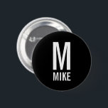 Modernes Personalisiertes Monogramm und Name Button<br><div class="desc">Modernes Monogramm Design mit personalisiertem Monogramm und Namen in modernem fett-serifenem Schriftart.</div>