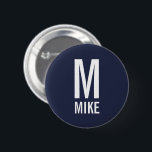 Modernes Personalisiertes Monogramm und Name Button<br><div class="desc">Modernes Monogram Design mit personalisiertem Monogramm und Namen im modernen fett formatierten Sans Serif Schriftart Stil.</div>