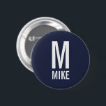 Modernes Personalisiertes Monogramm und Name Button<br><div class="desc">Modernes Monogram Design mit personalisiertem Monogramm und Namen im modernen fett formatierten Sans Serif Schriftart Stil.</div>
