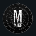 Modernes Personalisiertes Monogramm und Name Dartscheibe<br><div class="desc">Modernes Schwarz-Weiß-Monogramm-Design mit personalisiertem Monogramm und Namen im modernen fett formatierten Sans Serif Schriftart Stil.
Einzigartiges Geschenk für Vater,  Ehemann,  Großeltern und mehr.
Auch perfekt wie modernes Loft/minimalistisches Wohngestaltung Accessoires,  Geburtstagsgeschenk,  Feriengeschenk,  Familiengeschenk,  Wiedersehen,  Hauswärmeschenk und Geschenk für alle besondere Anlässe.</div>