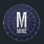 Modernes Personalisiertes Monogramm und Name Dartscheibe<br><div class="desc">Modernes Schwarz-Weiß-Monogramm-Design mit personalisiertem Monogramm und Namen im modernen fett formatierten Sans Serif Schriftart Stil. Einzigartiges Geschenk für Vater,  Ehemann,  Großeltern und mehr. Auch perfekt wie modernes Loft/minimalistisches Wohngestaltung Accessoires,  Geburtstagsgeschenk,  Feriengeschenk,  Familiengeschenk,  Wiedersehen,  Hauswärmeschenk und Geschenk für alle besondere Anlässe.</div>