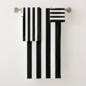 Modernes Personalisiertes Schwarz-Weiß-Streifen Badhandtuch Set (Insitu)