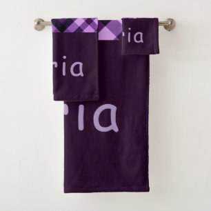 Modernes PflaumenLila Kariertes Monogram Badetuch Badhandtuch Set