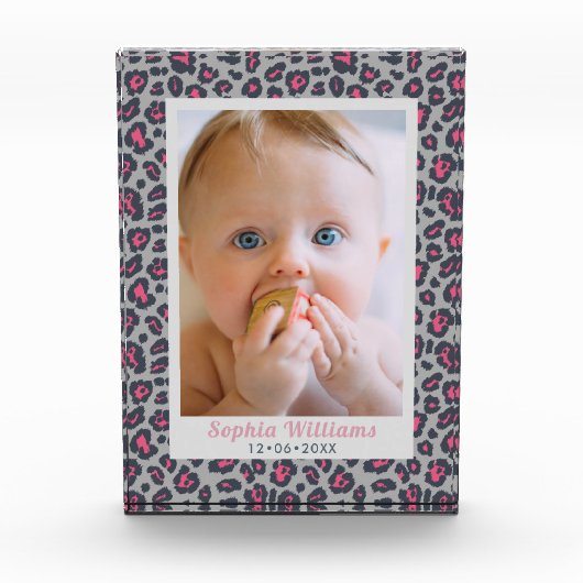 Modernes Pink Grey Leopard Print Baby Foto (Vorderseite)