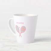 Modernes pinkfarbenes Personalisiertes Tennis Milchtasse (Linke Ecke)