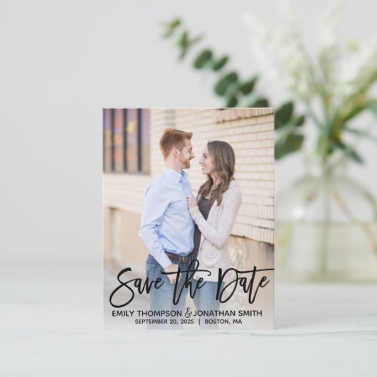 Modernes Pinsel Script-Foto Save the Date Karte Sc (Stehend Vorderseite)