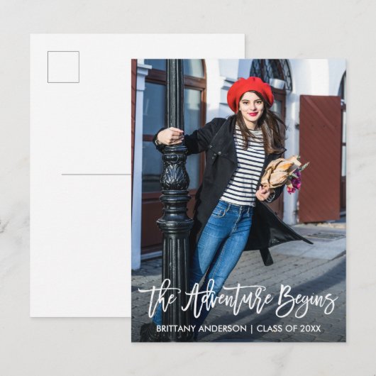 Modernes Pinselskript-Abschluss Abenteuer beginnt Postkarte (Vorne/Hinten)