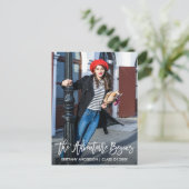 Modernes Pinselskript-Abschluss Abenteuer beginnt Postkarte (Stehend Vorderseite)