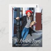 Modernes Pinselskript-Abschluss Abenteuer beginnt Postkarte (Vorne/Hinten)