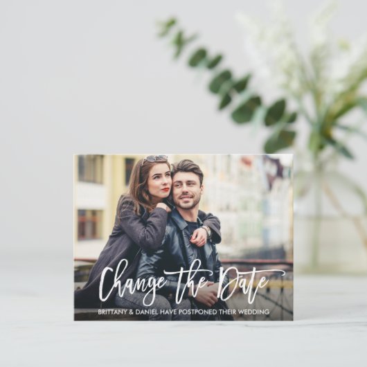 Modernes Pinselskript ändert das Date-Foto Postkarte (Stehend Vorderseite)