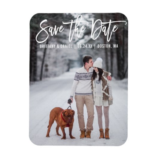 Modernes Pinselskript Couple Foto Save the Date Magnet (Vertikal)